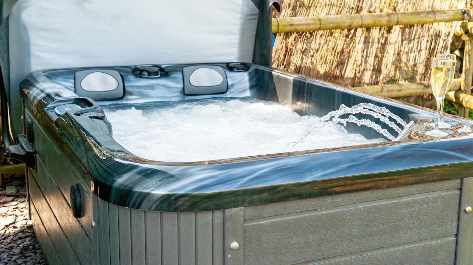 Affittacamere Lavender Retreat With Private Hot Tub Upper Hulme Esterno foto