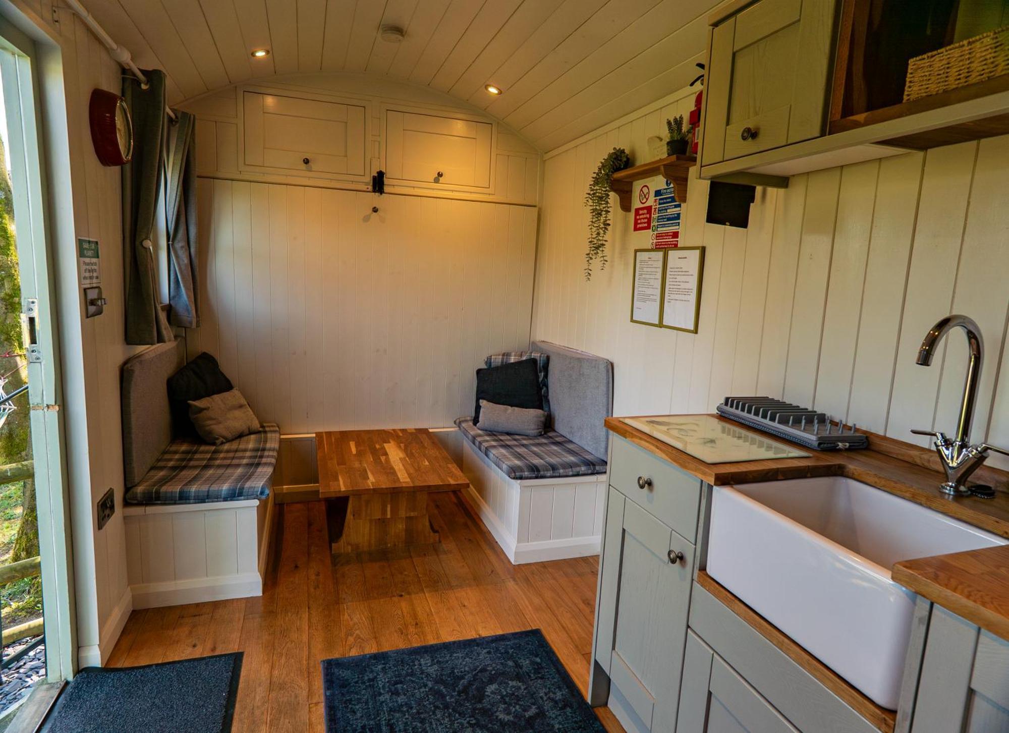 Affittacamere Lavender Retreat With Private Hot Tub Upper Hulme Esterno foto